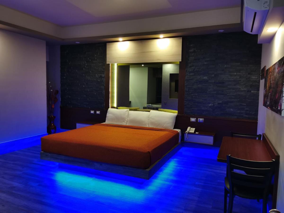 Deluxe Suite Spa Bath
