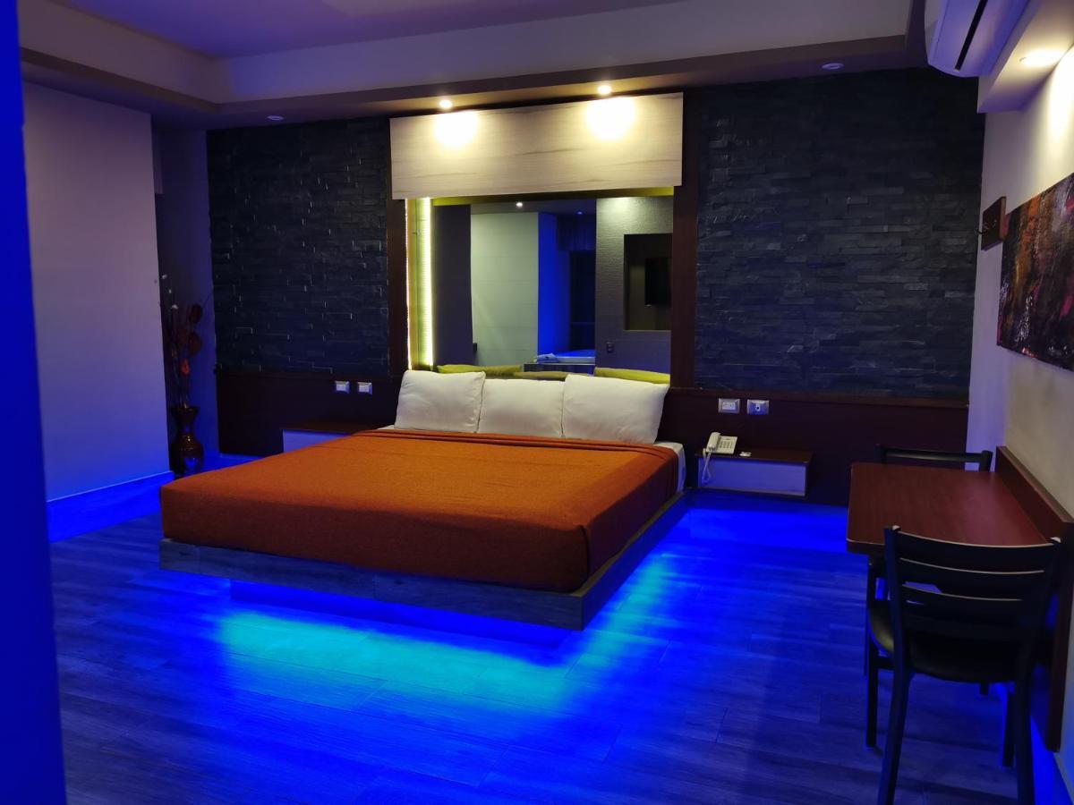 Deluxe Suite Spa Bath