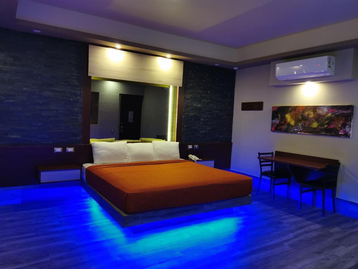 Deluxe Suite Spa Bath