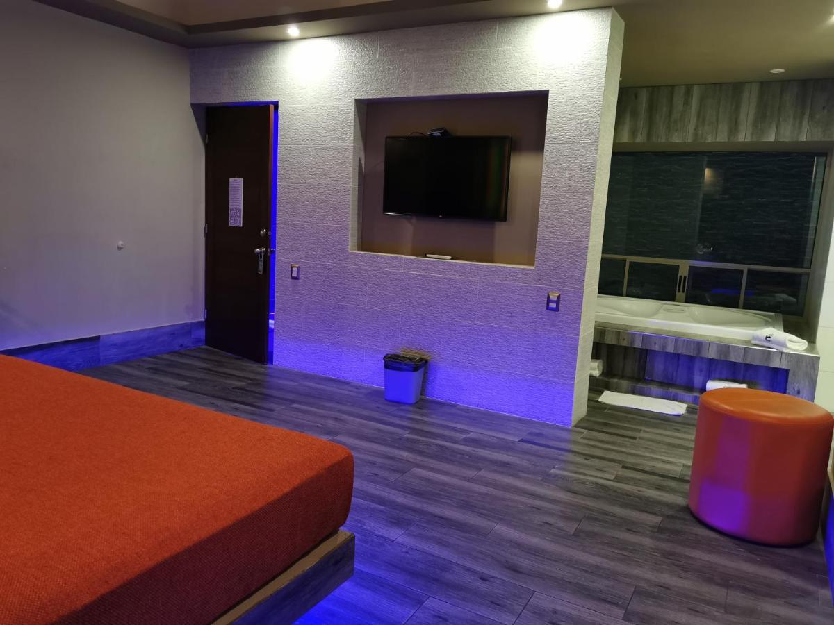 Deluxe Suite Spa Bath