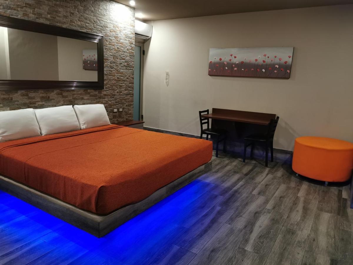 Deluxe King Suite