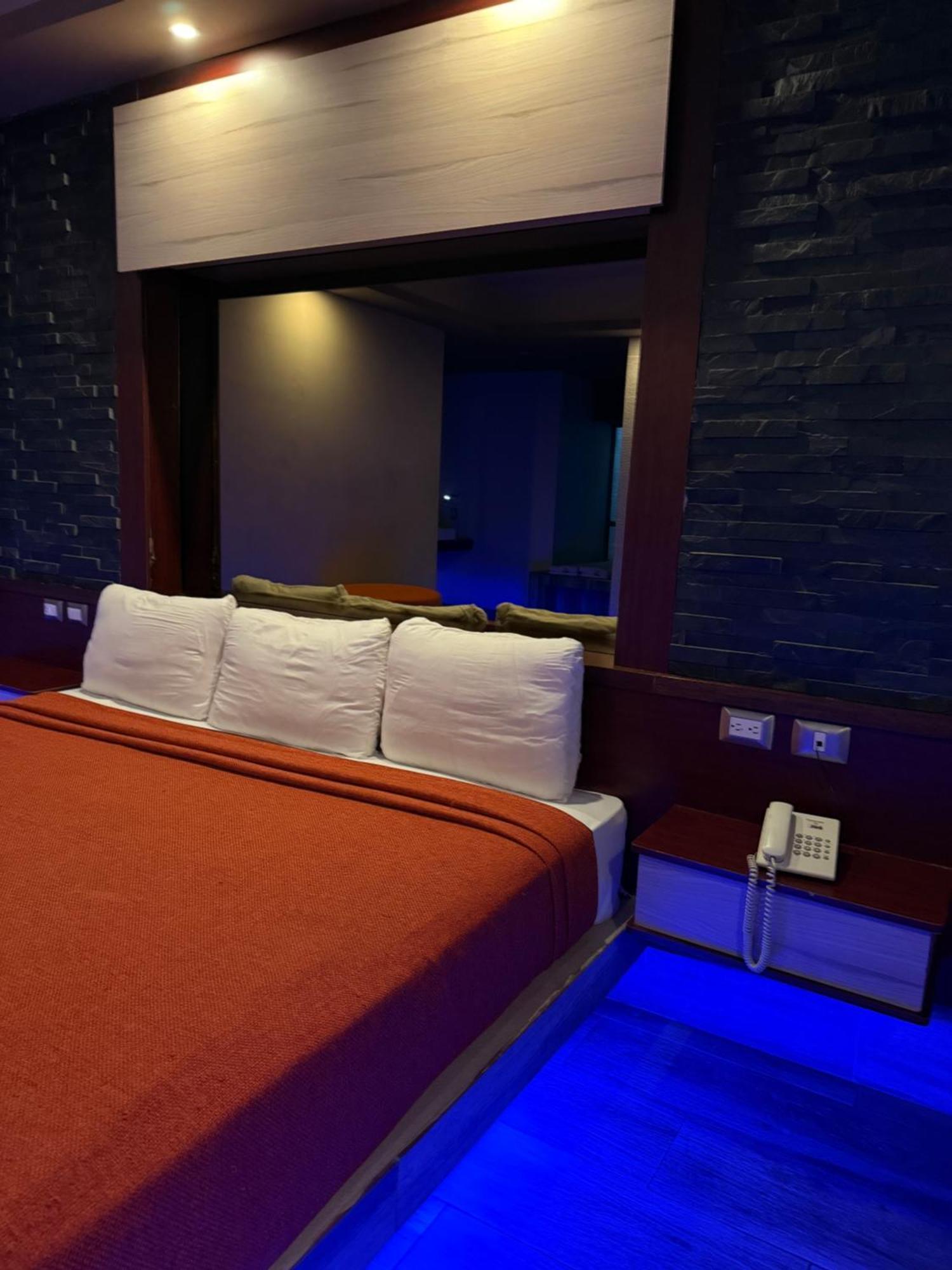 Deluxe King Suite