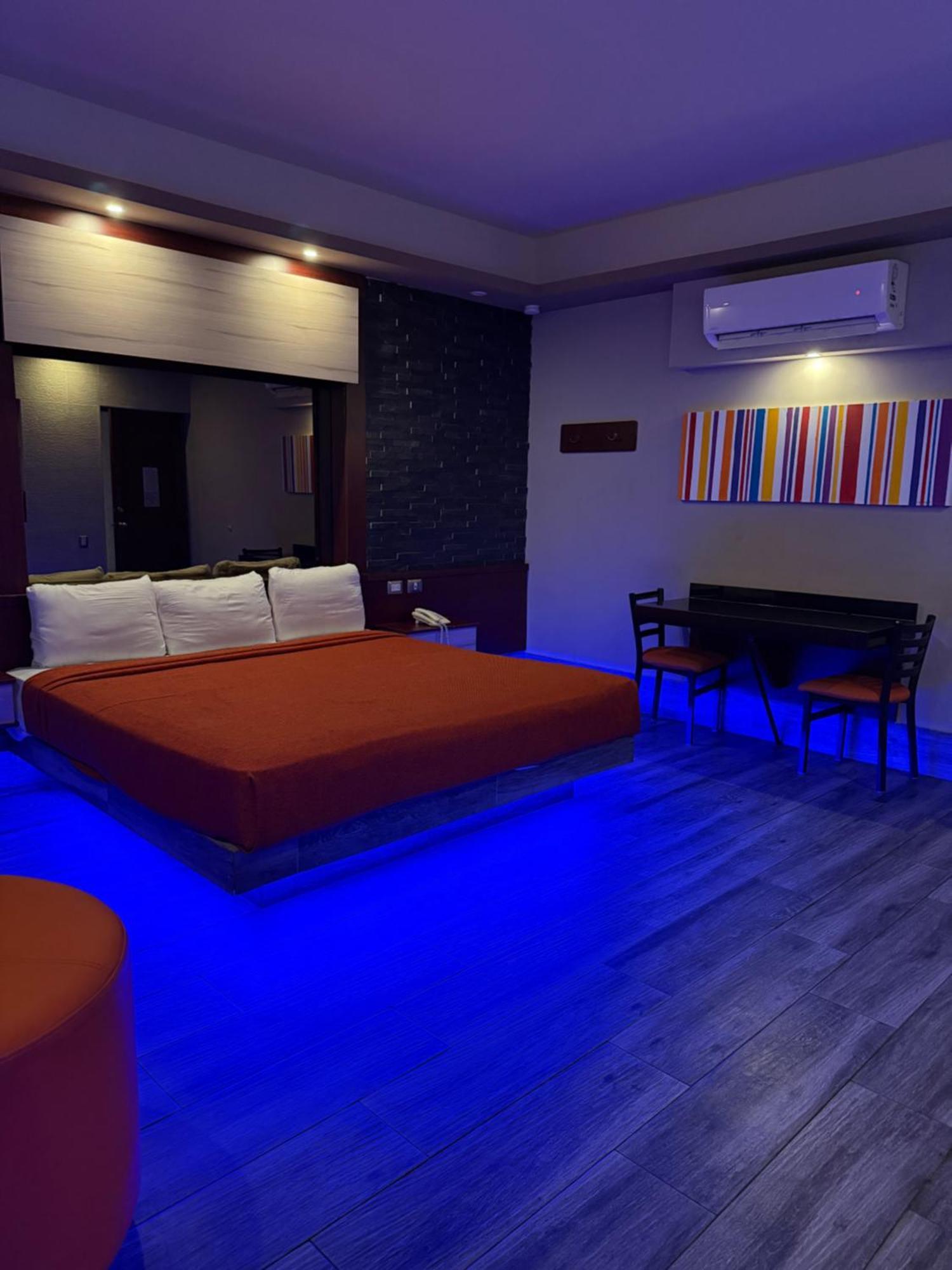 Deluxe King Suite