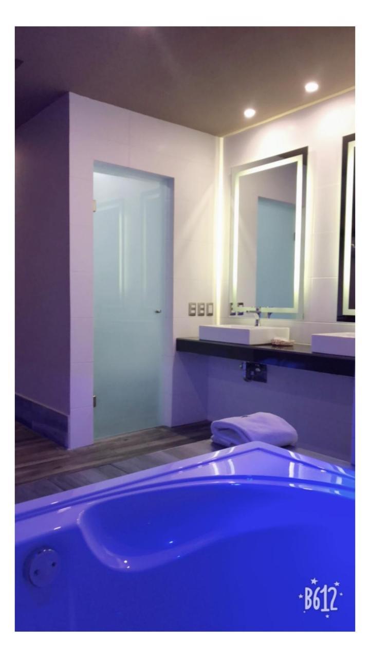 Deluxe Suite Spa Bath