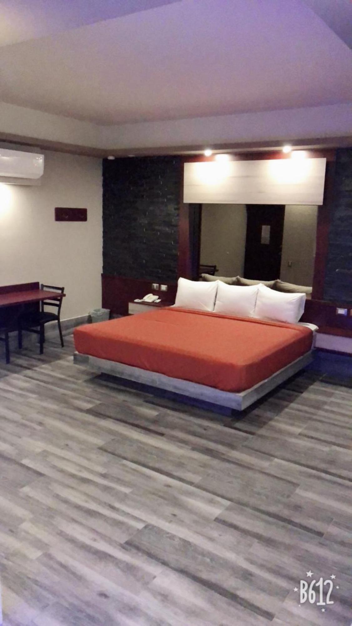 Deluxe King Suite